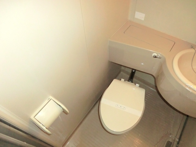浴室内にトイレがあります！
