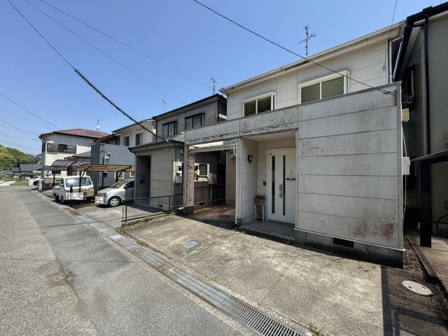 高知市神田　中古住宅の駐車場