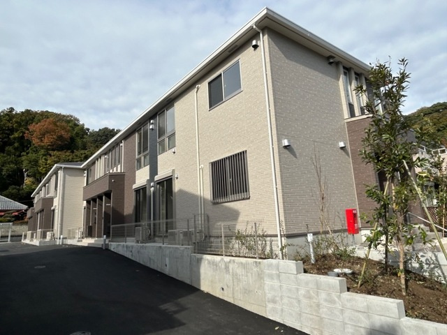 鎌倉市植木のアパートのエントランス
