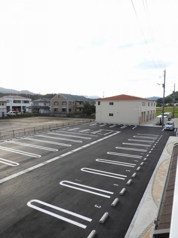 クロガネＣの駐車場|駐車場があるので、車を買う予定の方も安心です