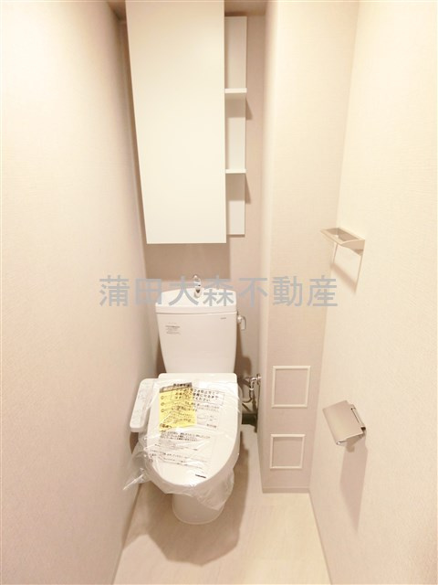 プライムネクサス大森北のトイレ|棚収納と温水洗浄便座付きのトイレ