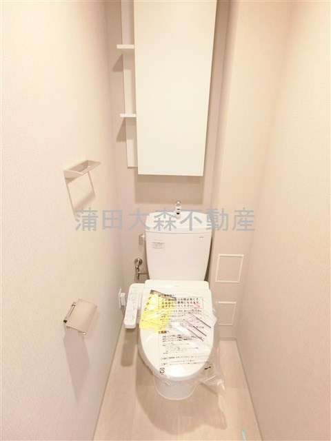 プライムネクサス大森北のトイレ|棚収納と温水洗浄便座付きのトイレ