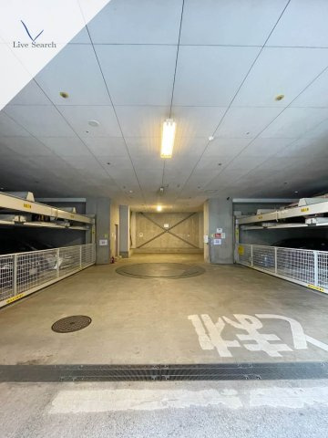 クレストフォルム上野グランステージの駐車場