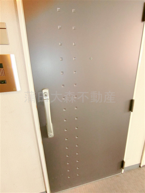 レジディア大森東の玄関