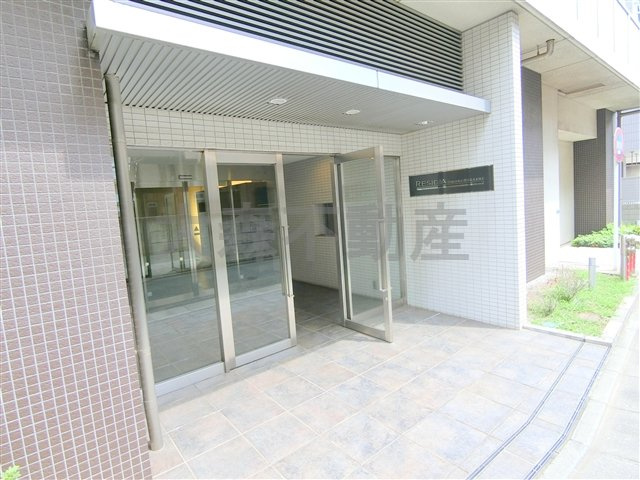レジディア大森東のエントランス
