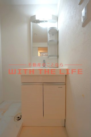 J・プレミアム久留米【キャッシュバック対象物件】の独立洗面台|独立洗面台、小物を置くことができて便利です