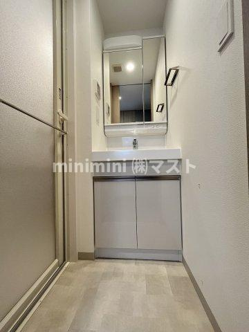 大阪市西区西本町２丁目の賃貸マンションの独立洗面台