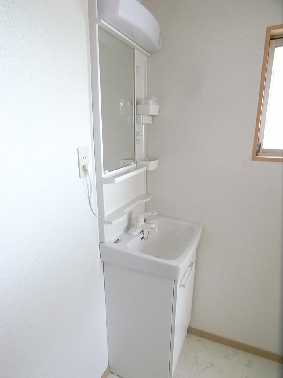 レジデンス荒木の洗面所|使いやすい洗面所です