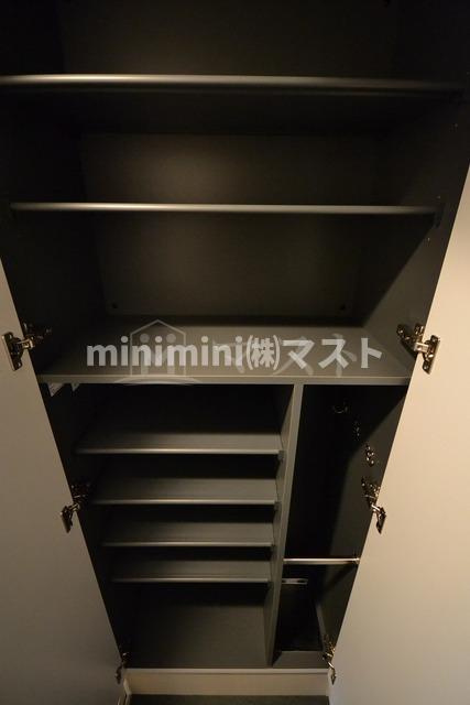 大阪市西区本田４丁目の賃貸マンションの収納