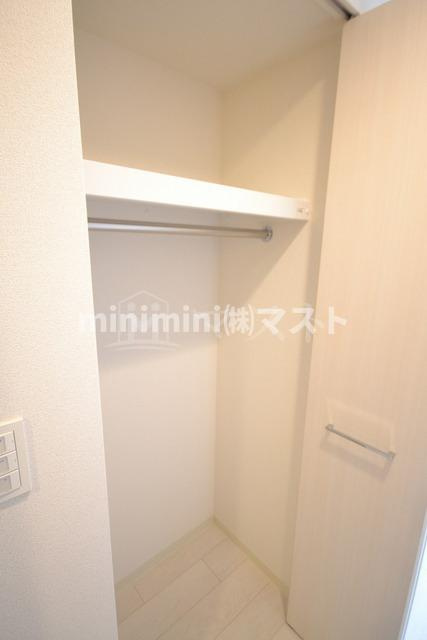 大阪市西区本田４丁目の賃貸マンションの収納