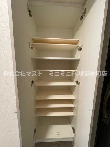 大阪市中央区南本町２丁目の賃貸マンションの収納