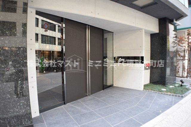 大阪市中央区南本町２丁目の賃貸マンションのエントランス
