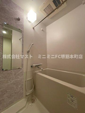 大阪市中央区南本町２丁目の賃貸マンションの浴室