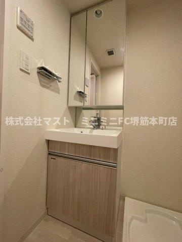 大阪市中央区南本町２丁目の賃貸マンションの洗面所