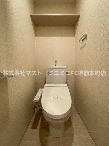 大阪市中央区南本町２丁目の賃貸マンションのトイレ