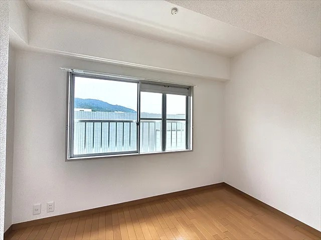 芦屋シティハイツの居間・リビング