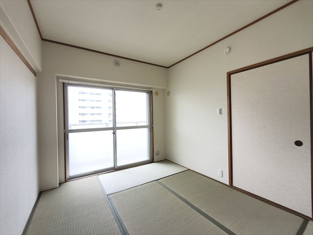芦屋シティハイツの居間・リビング
