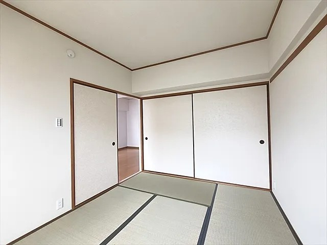 芦屋シティハイツの居間・リビング