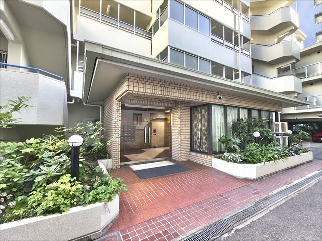芦屋シティハイツのエントランス