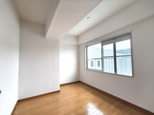 芦屋シティハイツの居間・リビング