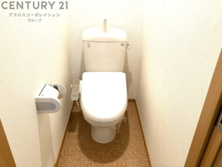 温水洗浄便座機能付きトイレです☆