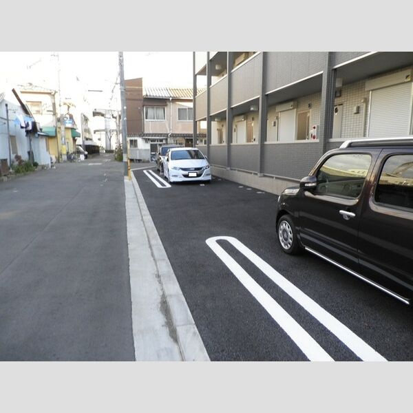 サンハイツ俊徳の駐車場