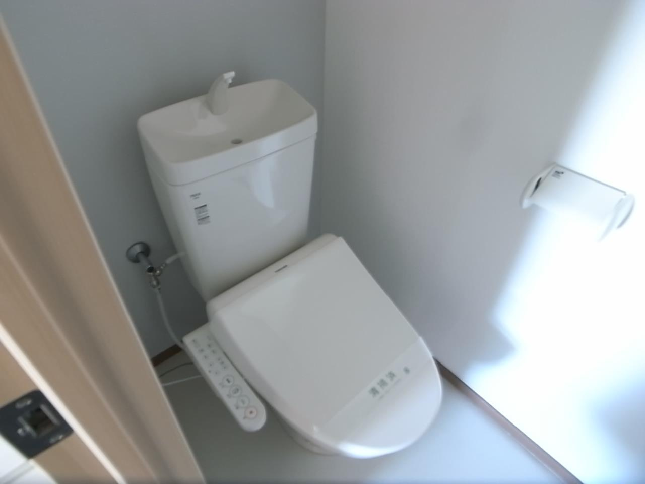 レジデンス花畑南のトイレ|落ち着いた色調のトイレです