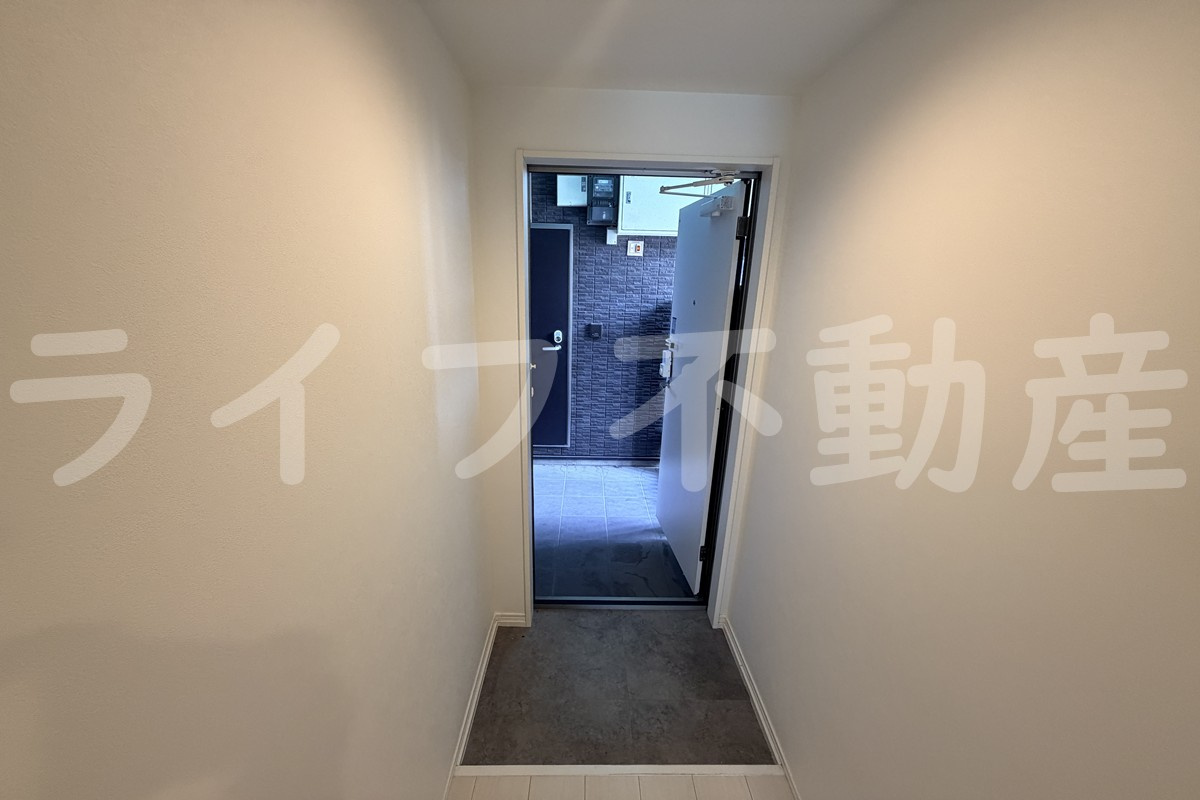 IoTアパートメント徳庵の玄関|明るい玄関です