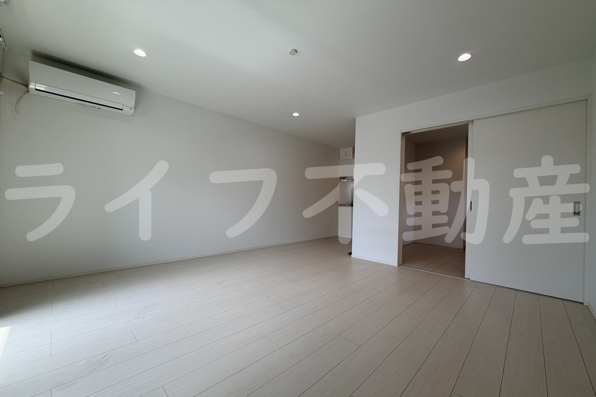 IoTアパートメント徳庵の居間・リビング|使いやすい居間です