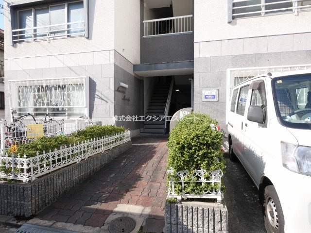 マンション丸保のエントランス