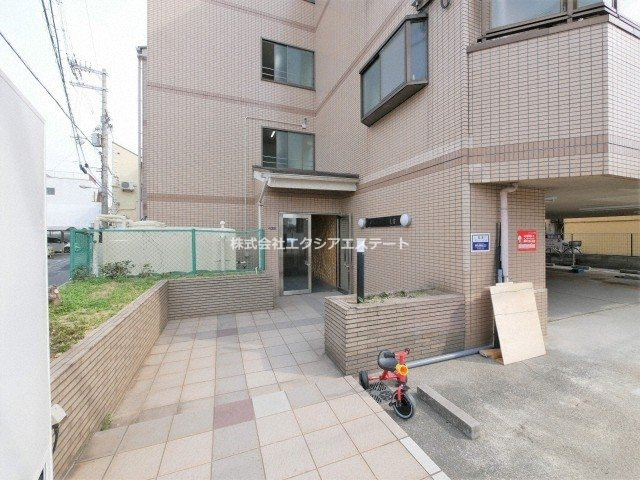 メジェーム住吉のエントランス