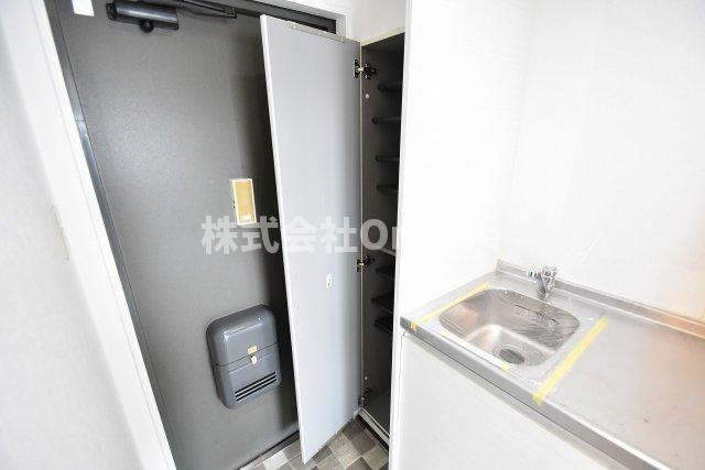 東大阪市若江西新町１丁目の賃貸マンションの収納