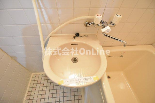 東大阪市若江西新町１丁目の賃貸マンションの洗面所