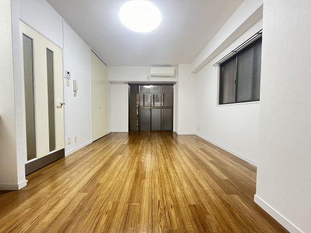 神戸市中央区加納町３丁目の賃貸マンションの居間・リビング
