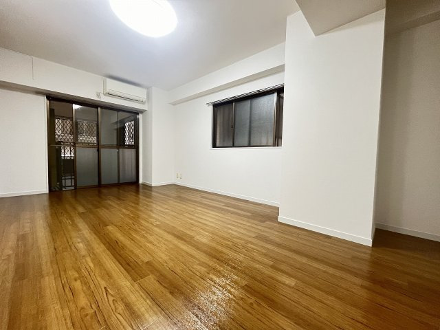 神戸市中央区加納町３丁目の賃貸マンションの居間・リビング