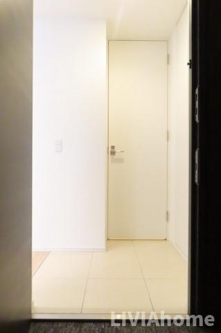 港区海岸２丁目の賃貸マンションの玄関