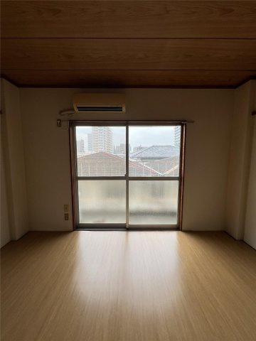 コーポ鹿田の洋室|個人の部屋や寝室として使える洋室です