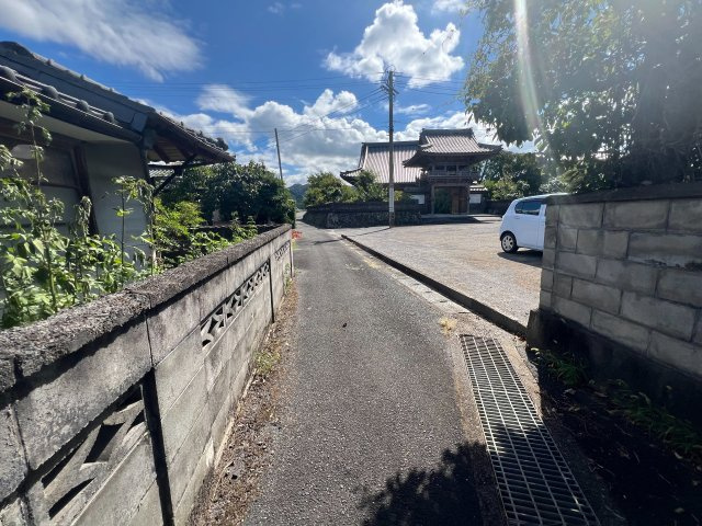 豊前市大字挟間　4DKの前面道路含む現地写真