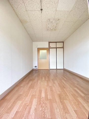 コーポ渕上の居間・リビング|ゆったり過ごせる居間です