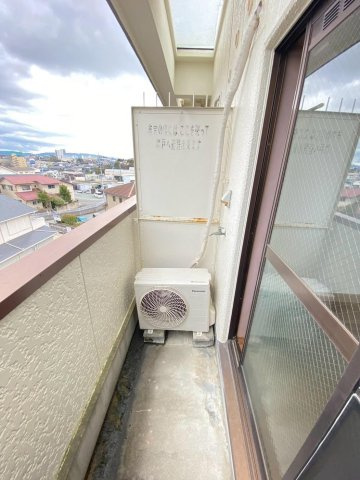 コーポ渕上のバルコニー|お洗濯にも便利なバルコニー付き