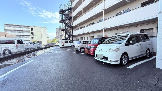第2森光ビルの駐車場|駐車場です