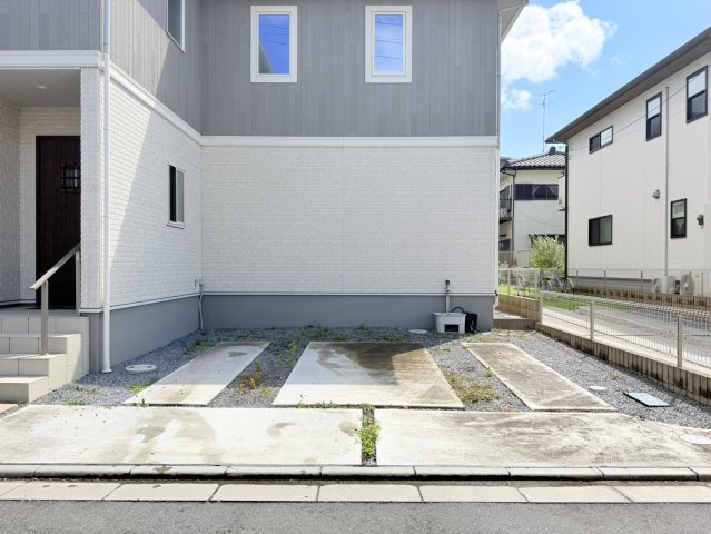 【グランディハウス施工】駅チカ7分♪守谷市御所ケ丘中古物件の駐車場