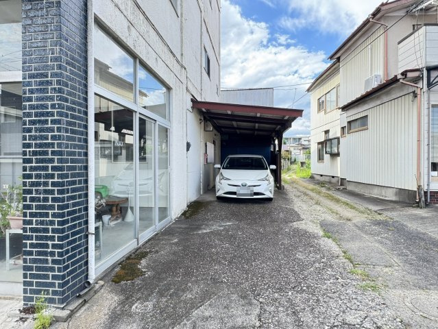 矢板市本町中古戸建の駐車場