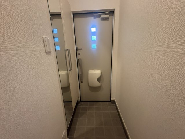 プラム江坂の玄関