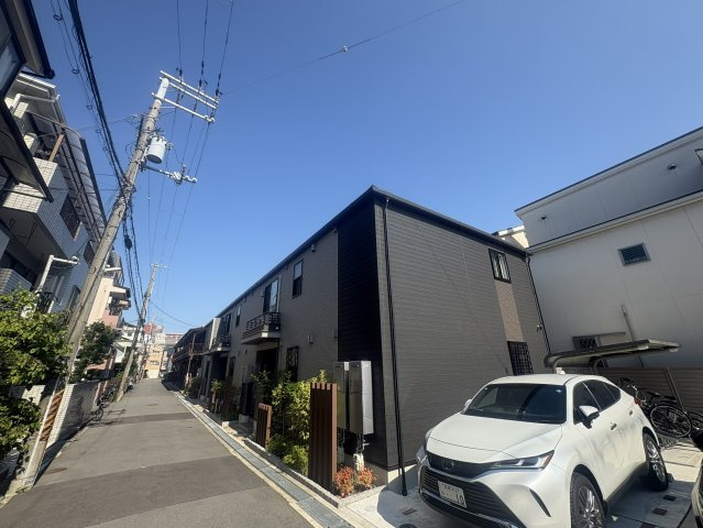 プラム江坂の外観