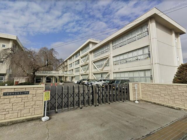 宇都宮市一の沢2丁目　4ＬＤＫ　中古住宅の駐車場|宇都宮市立宝木小学校まで1716m