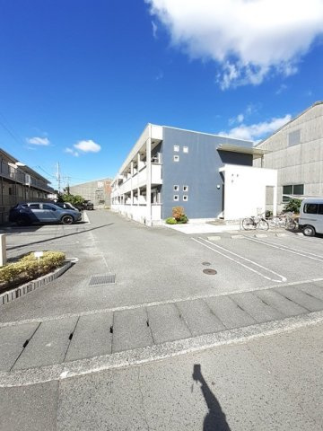 ノイ．グランツ　Ｍ．Ⅱの駐車場