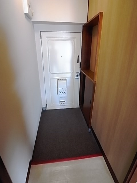西宮市下大市東町の賃貸マンションの玄関