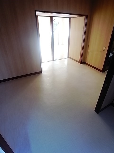 西宮市下大市東町の賃貸マンションの居間・リビング