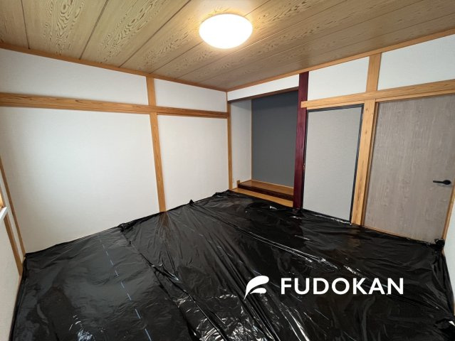鶴岡市錦町【中古住宅】の和室|リビングに隣接した1階和室です。